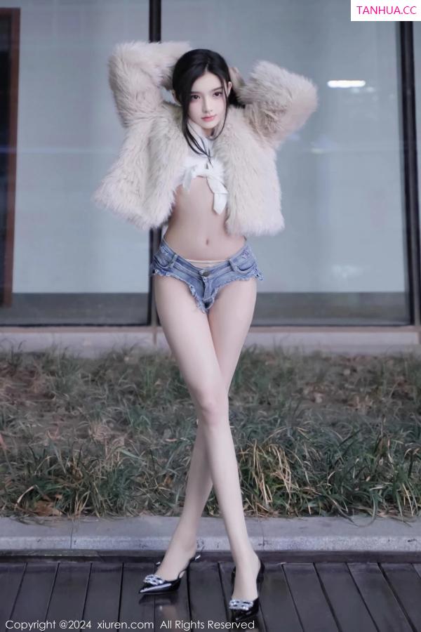   [XiuRen]高清写真图 2024.03.20 No.8261 龙雪儿 清纯美腿第2张图片